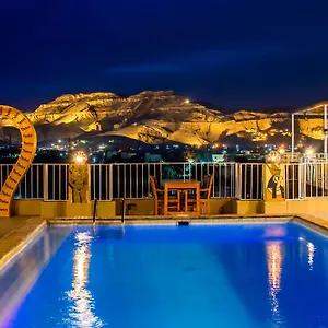 Thebes الأقصر